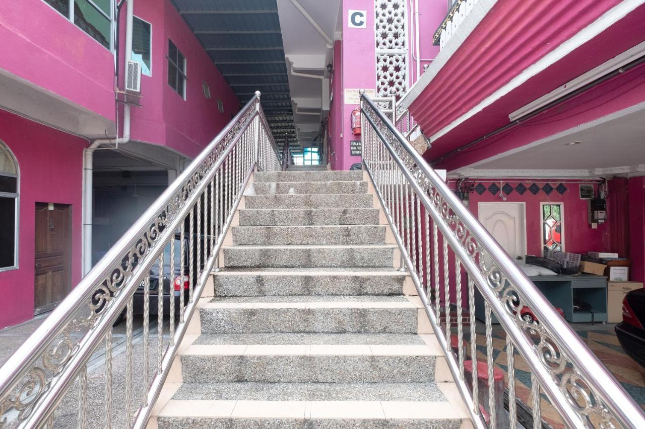 Oyo 89984 Noris Wang Homestay Lumut Exteriér fotografie