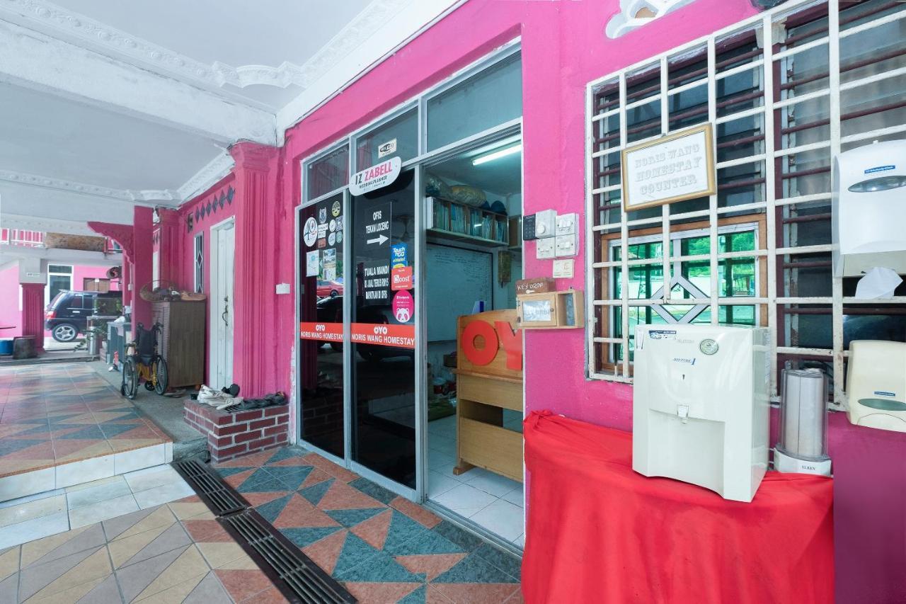 Oyo 89984 Noris Wang Homestay Lumut Exteriér fotografie