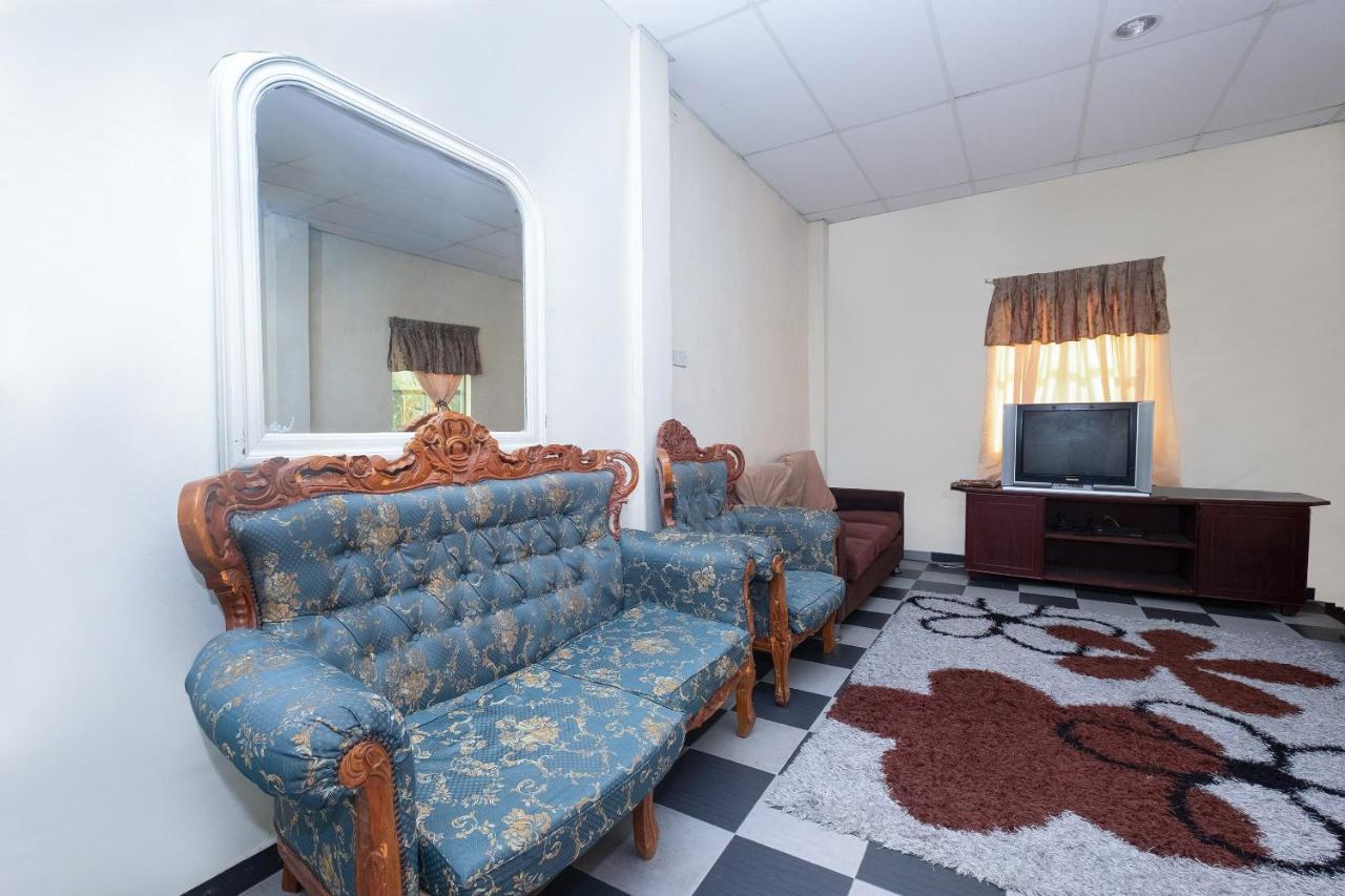 Oyo 89984 Noris Wang Homestay Lumut Exteriér fotografie