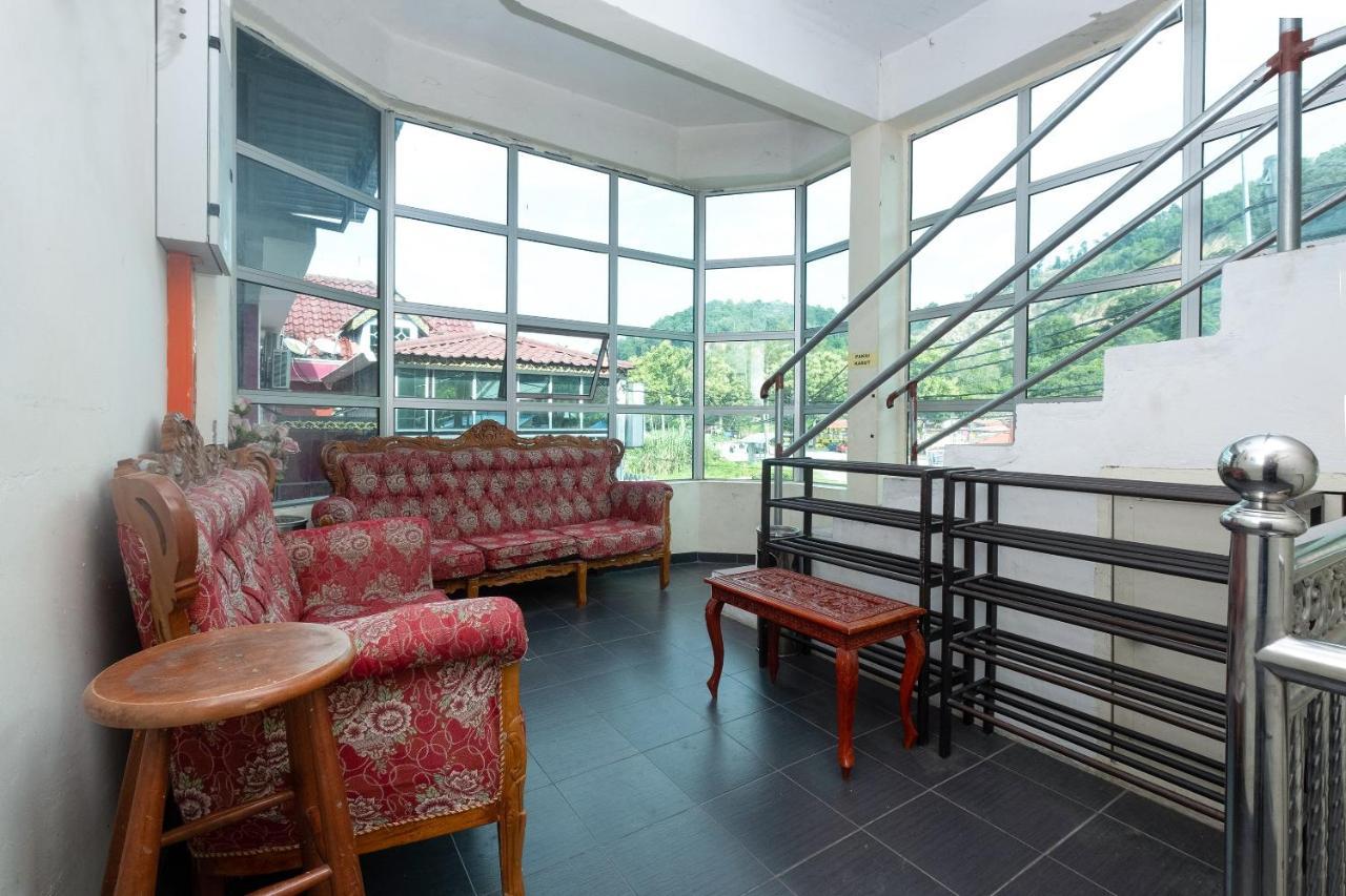 Oyo 89984 Noris Wang Homestay Lumut Exteriér fotografie