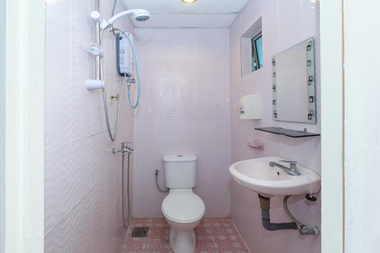 Oyo 89984 Noris Wang Homestay Lumut Exteriér fotografie